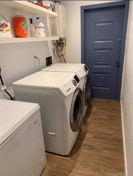 Recently Rented: $2,895 (3 beds, 2 baths, 1596 Square Feet)