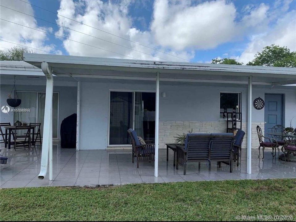 Recently Rented: $2,895 (3 beds, 2 baths, 1596 Square Feet)
