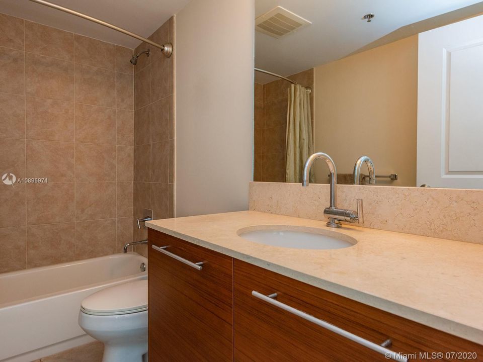 Недавно продано: $315,000 (3 спален, 3 ванн, 1546 Квадратных фут)