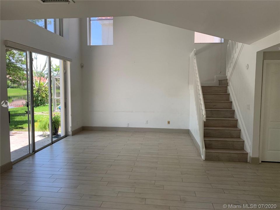 Recently Rented: $2,900 (4 beds, 2 baths, 1692 Square Feet)