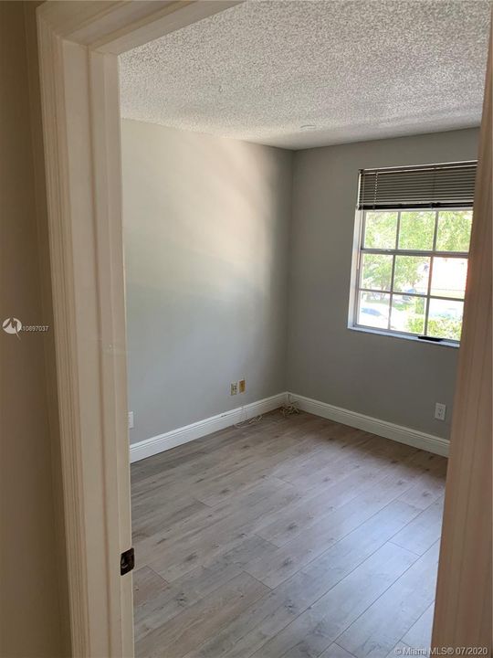 Recently Rented: $2,900 (4 beds, 2 baths, 1692 Square Feet)