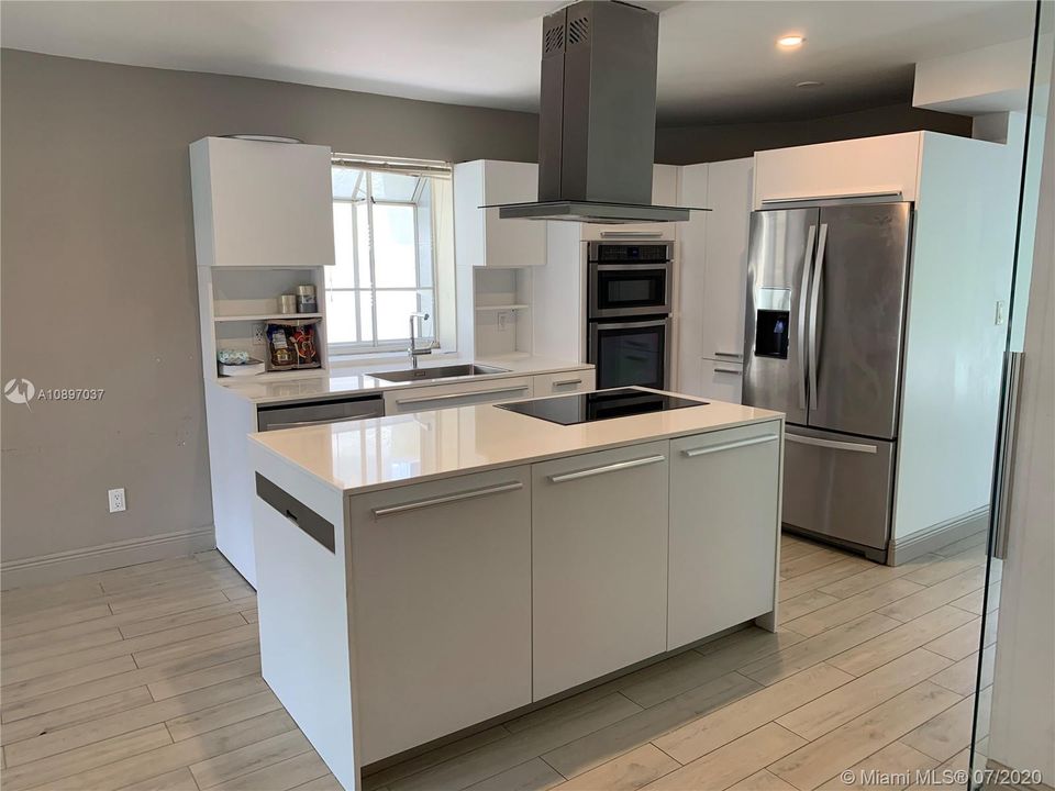 Recently Rented: $2,900 (4 beds, 2 baths, 1692 Square Feet)