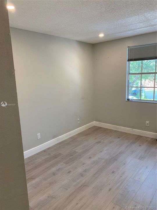 Recently Rented: $2,900 (4 beds, 2 baths, 1692 Square Feet)