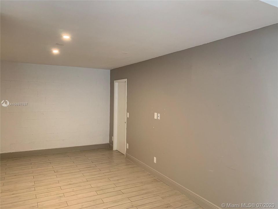 Recently Rented: $2,900 (4 beds, 2 baths, 1692 Square Feet)