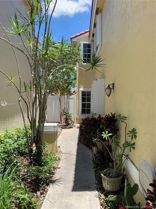 Recently Rented: $2,900 (4 beds, 2 baths, 1692 Square Feet)