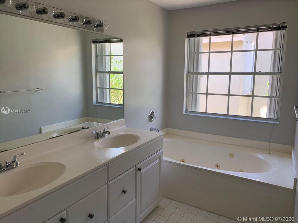 Recently Rented: $2,900 (4 beds, 2 baths, 1692 Square Feet)