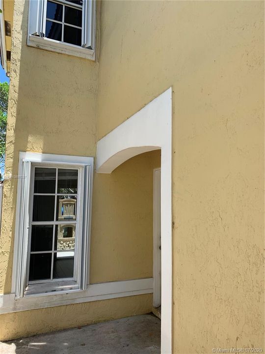 Recently Rented: $2,900 (4 beds, 2 baths, 1692 Square Feet)