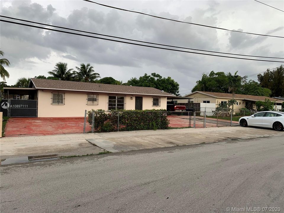 Recently Sold: $375,000 (4 beds, 2 baths, 1058 Square Feet)