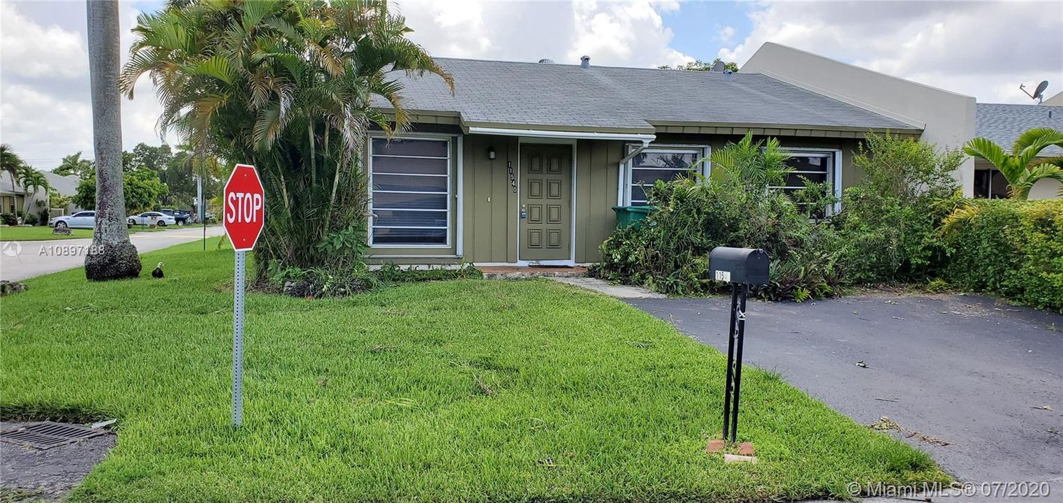 Recently Rented: $1,900 (3 beds, 2 baths, 1225 Square Feet)