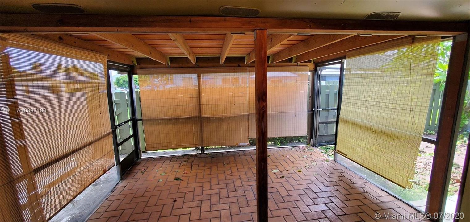 Recently Rented: $1,900 (3 beds, 2 baths, 1225 Square Feet)