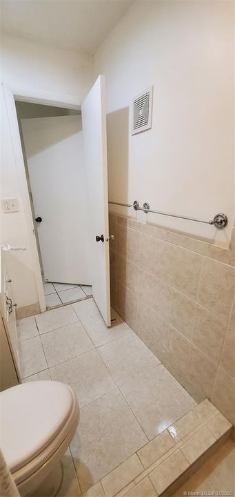 Recently Rented: $1,900 (3 beds, 2 baths, 1225 Square Feet)