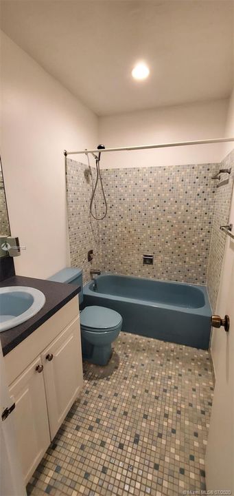 Recently Rented: $1,900 (3 beds, 2 baths, 1225 Square Feet)