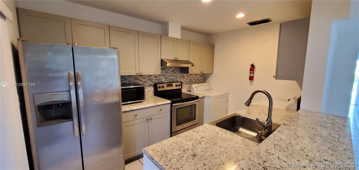 Recently Rented: $1,900 (3 beds, 2 baths, 1225 Square Feet)