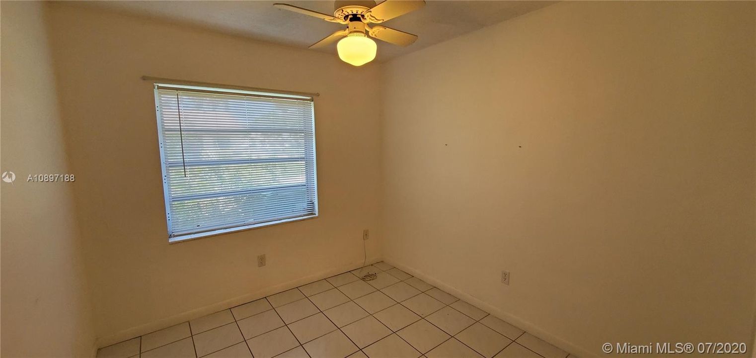 Recently Rented: $1,900 (3 beds, 2 baths, 1225 Square Feet)