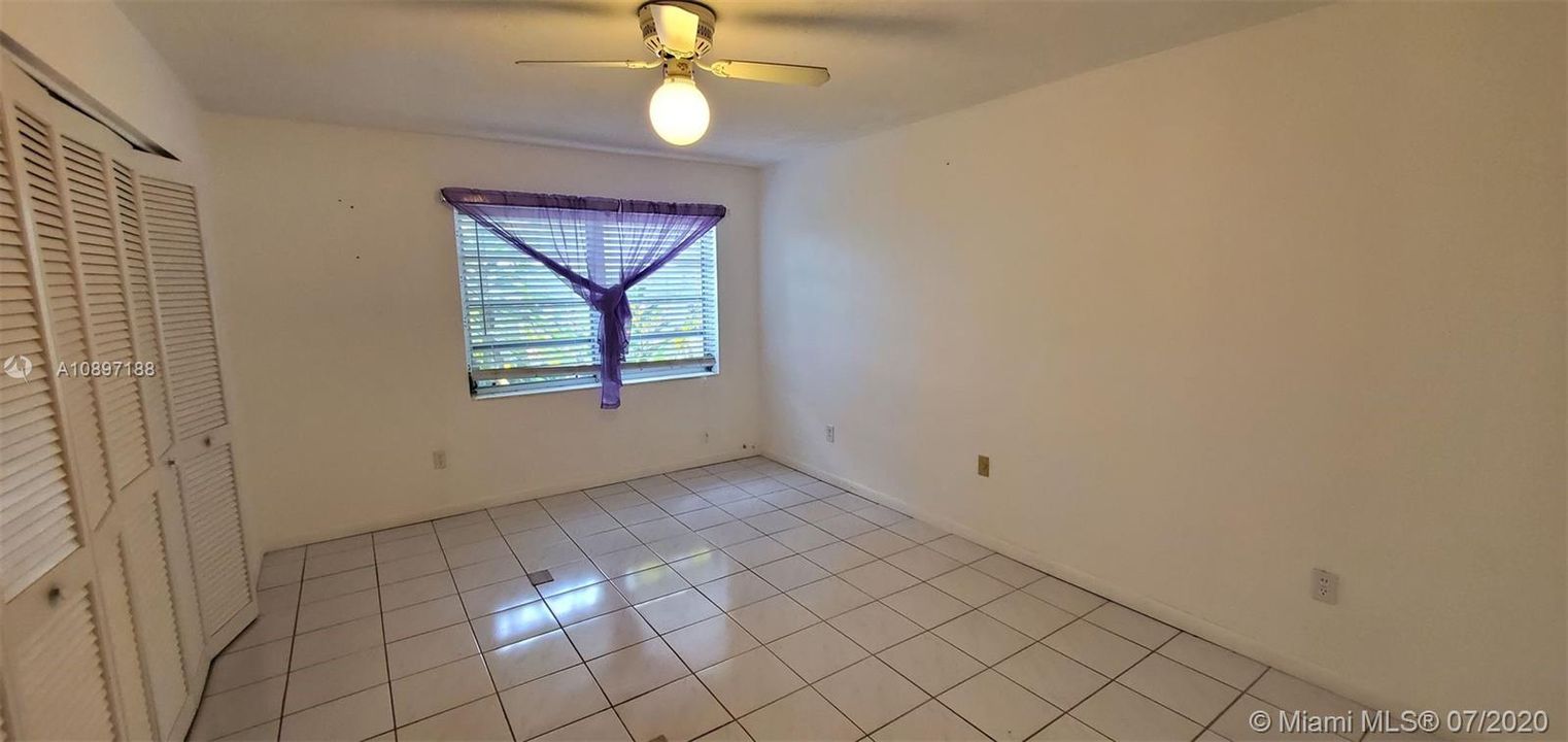 Recently Rented: $1,900 (3 beds, 2 baths, 1225 Square Feet)