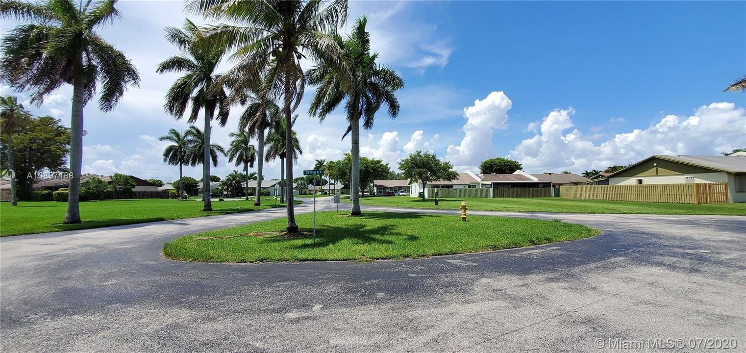 Recently Rented: $1,900 (3 beds, 2 baths, 1225 Square Feet)