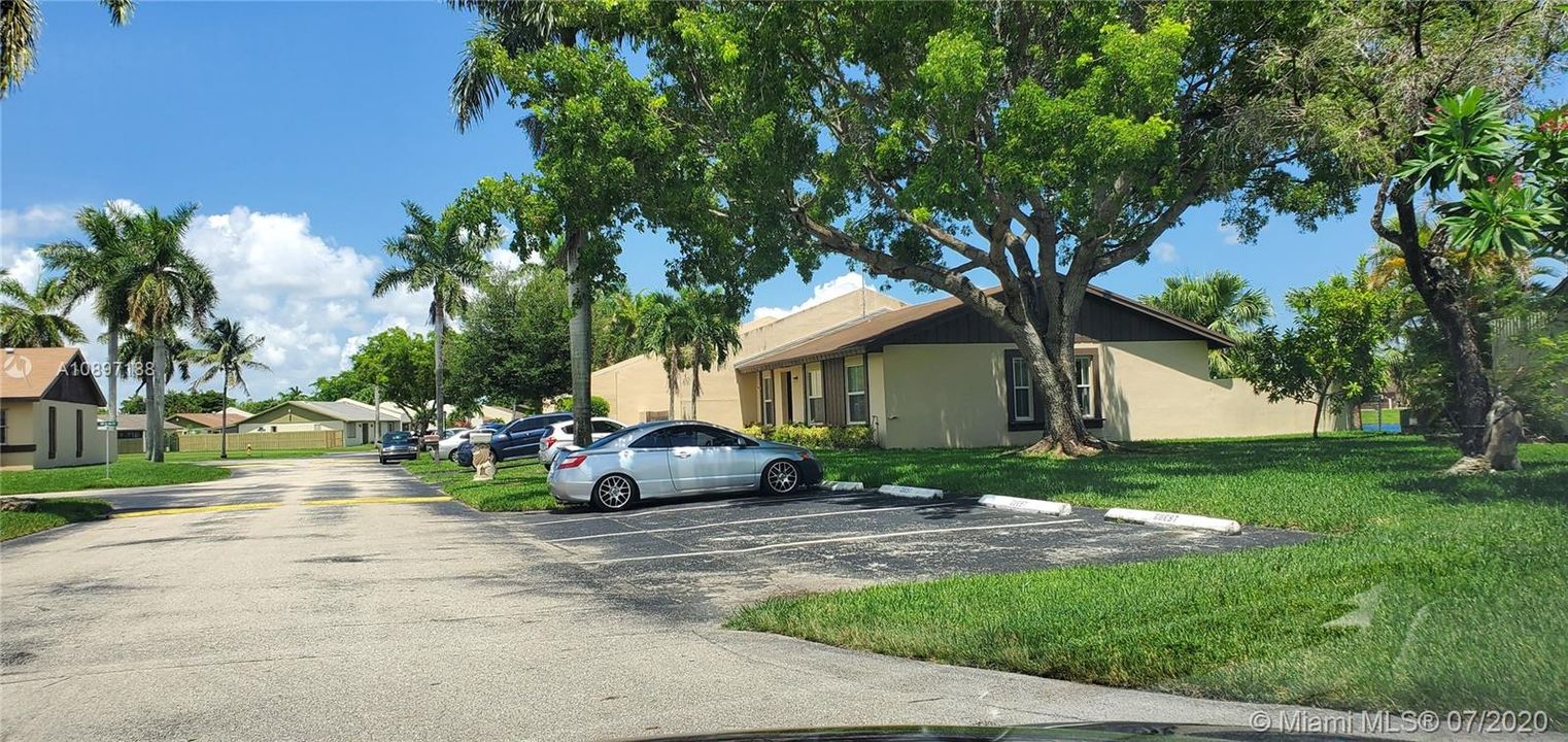 Recently Rented: $1,900 (3 beds, 2 baths, 1225 Square Feet)