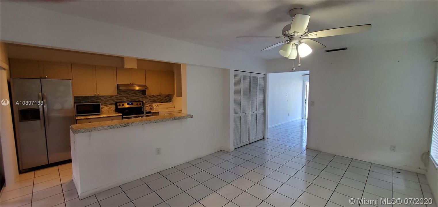 Recently Rented: $1,900 (3 beds, 2 baths, 1225 Square Feet)