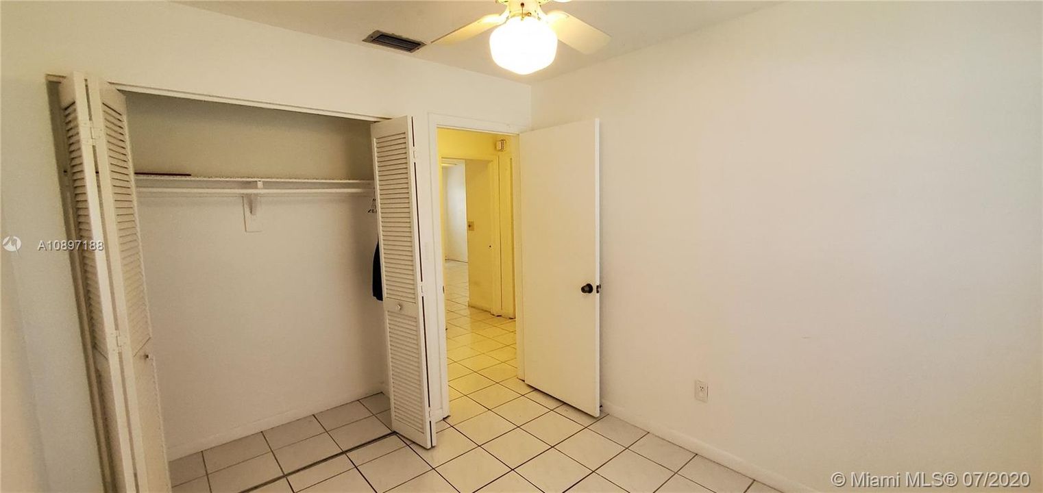 Recently Rented: $1,900 (3 beds, 2 baths, 1225 Square Feet)