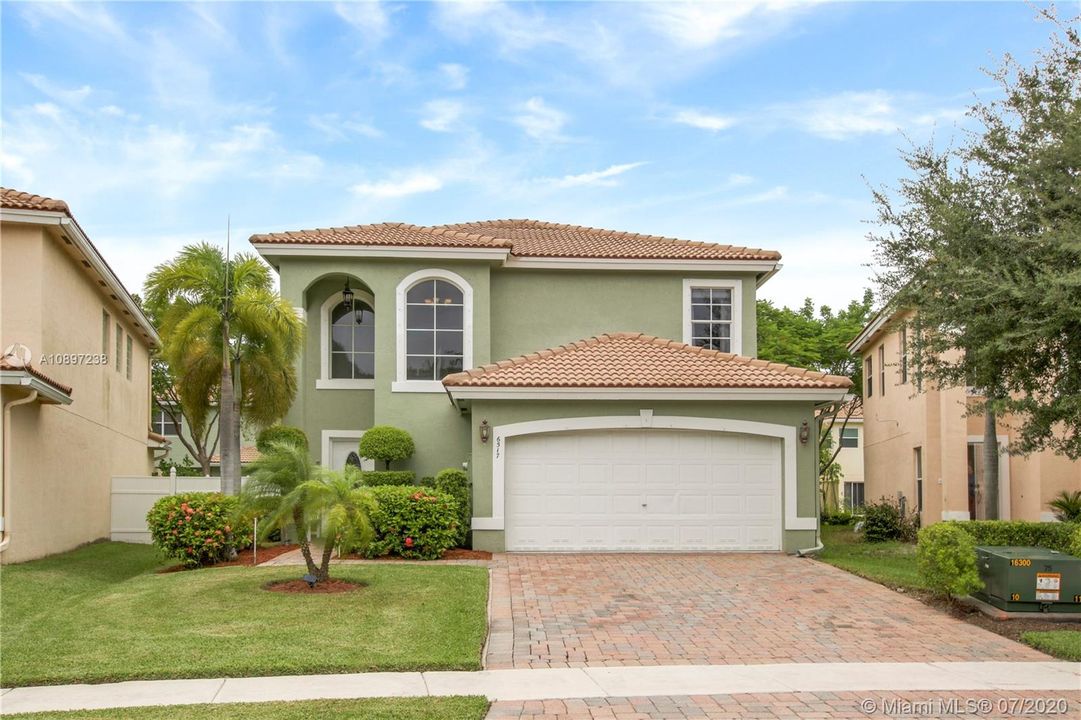 Recently Sold: $359,000 (3 beds, 2 baths, 2152 Square Feet)