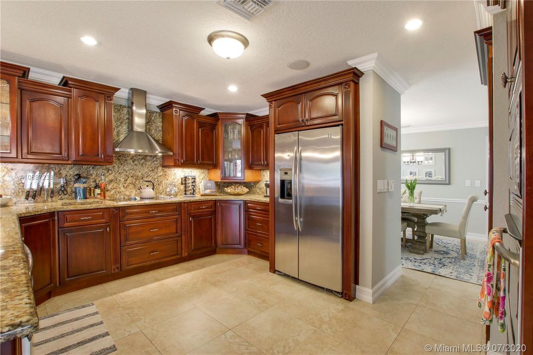 Recently Sold: $359,000 (3 beds, 2 baths, 2152 Square Feet)