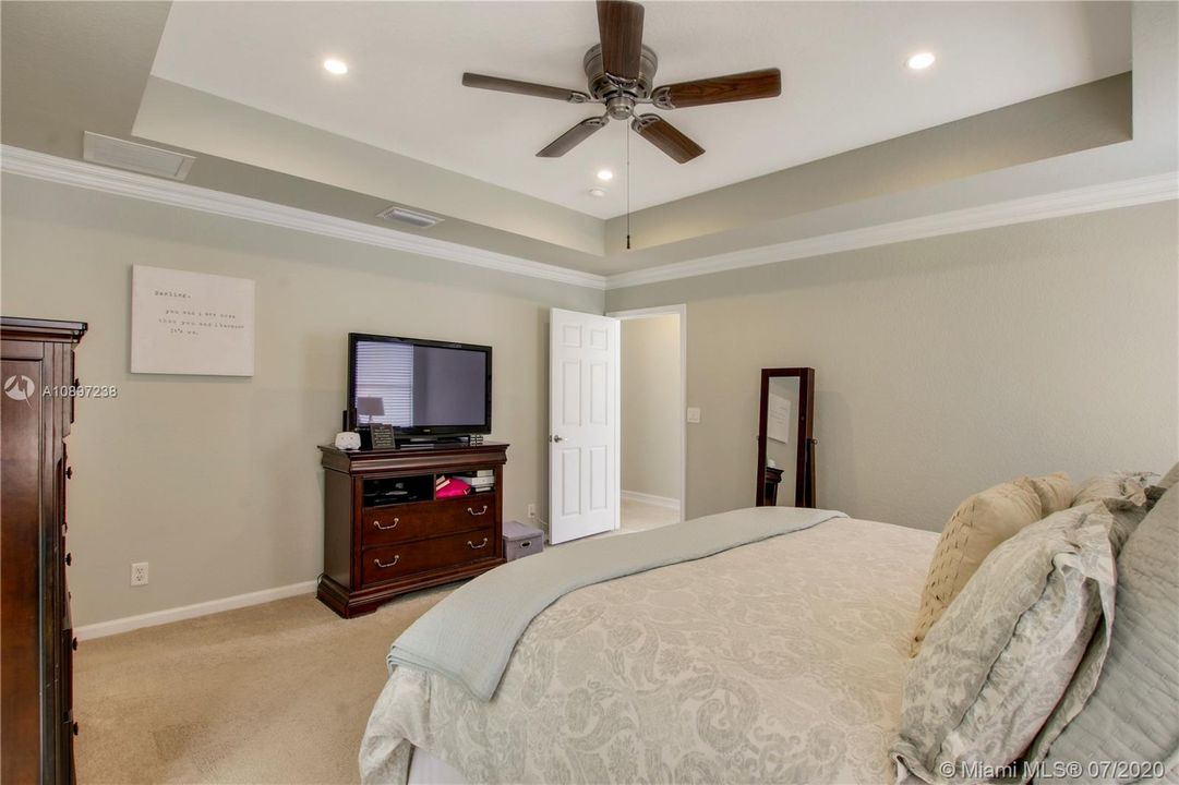 Recently Sold: $359,000 (3 beds, 2 baths, 2152 Square Feet)