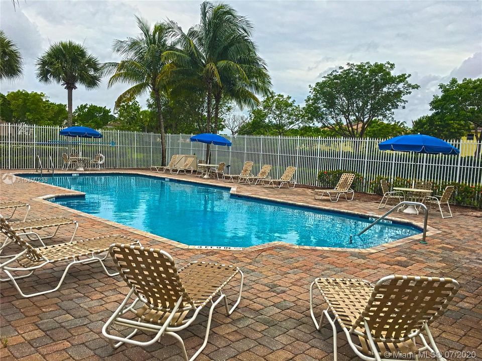 Recently Sold: $359,000 (3 beds, 2 baths, 2152 Square Feet)
