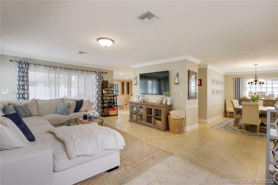 Recently Sold: $359,000 (3 beds, 2 baths, 2152 Square Feet)