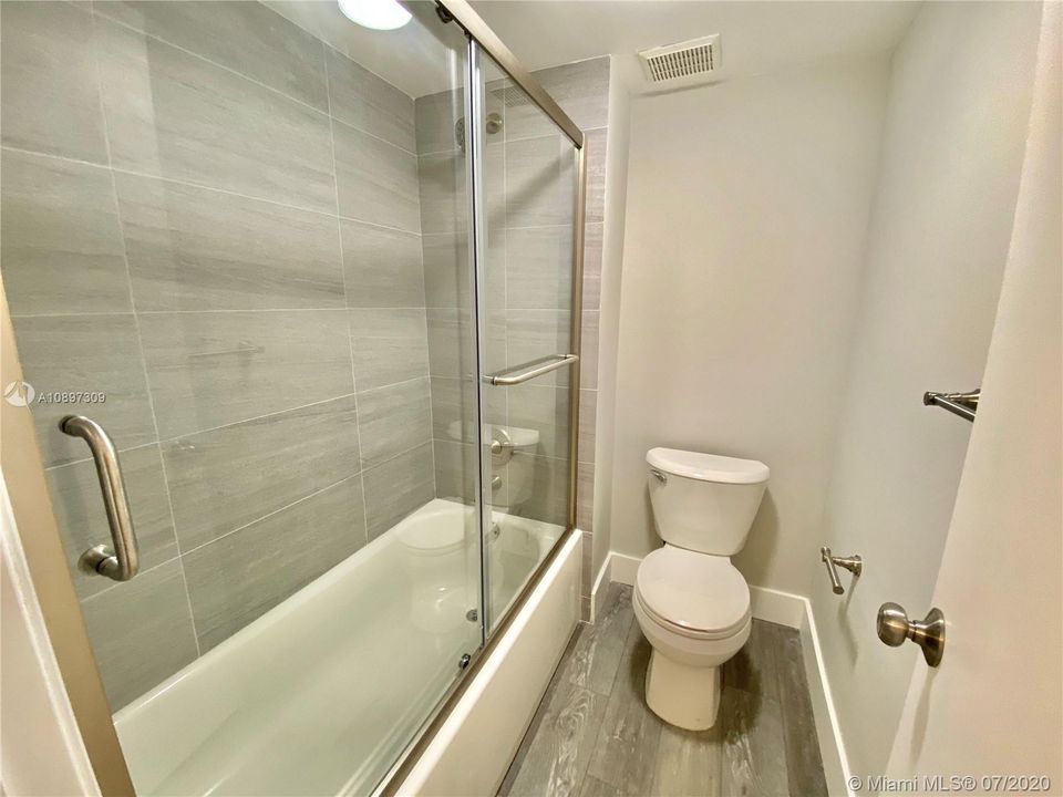 Недавно продано: $239,000 (2 спален, 2 ванн, 1231 Квадратных фут)