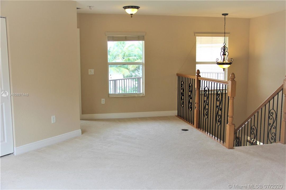 22 Upstairs loft to Bedroom2