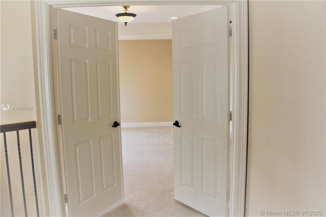 29 Main Bedroom Entrance