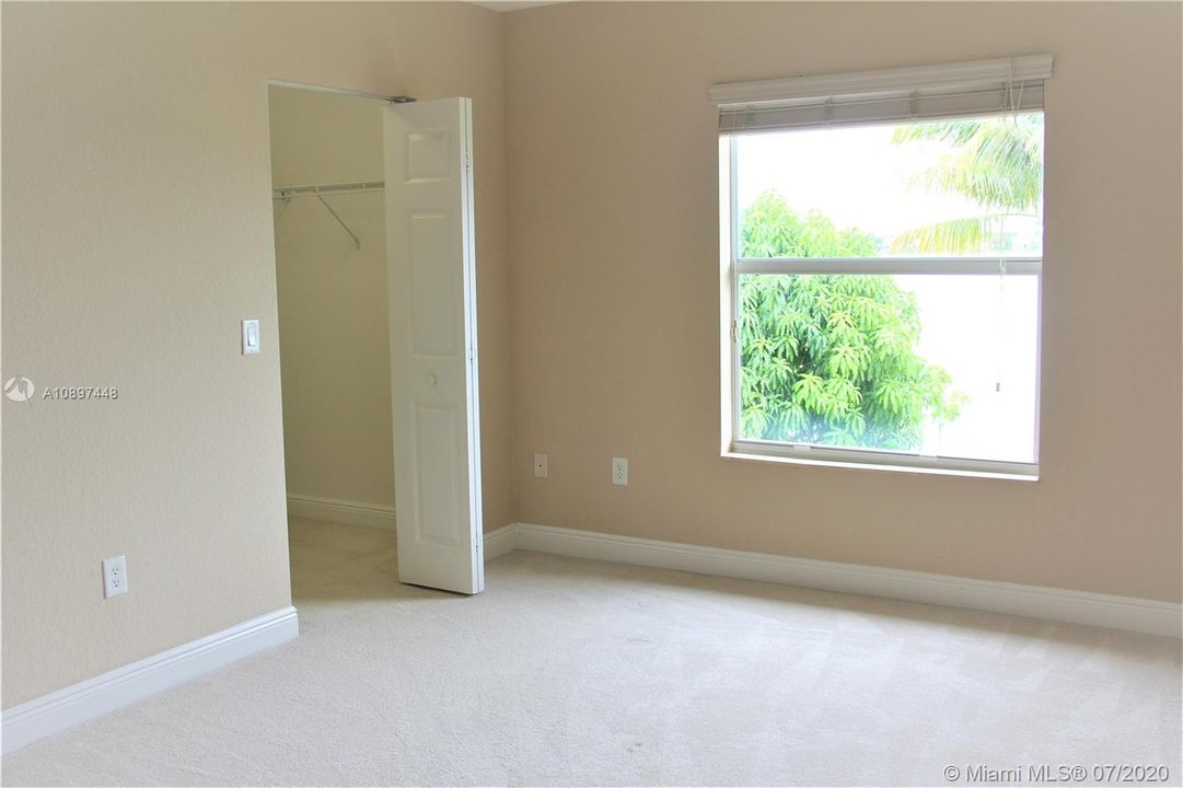 24 Bedroom2 in suite bathroom