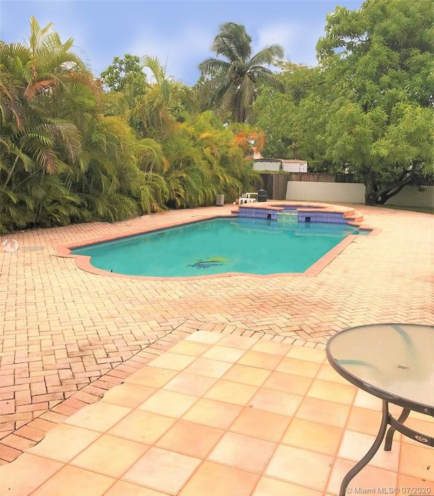 Vendido Recientemente: $850,000 (5 camas, 4 baños, 3597 Pies cuadrados)