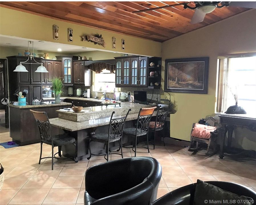 Vendido Recientemente: $850,000 (5 camas, 4 baños, 3597 Pies cuadrados)