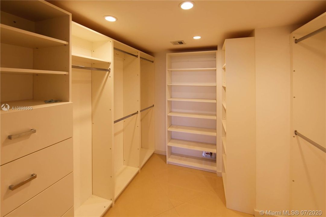 Recently Sold: $1,165,000 (2 beds, 2 baths, 2010 Square Feet)