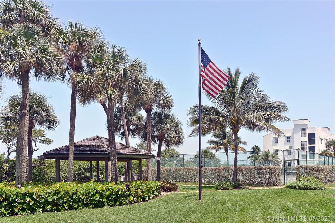 Recently Sold: $1,165,000 (2 beds, 2 baths, 2010 Square Feet)