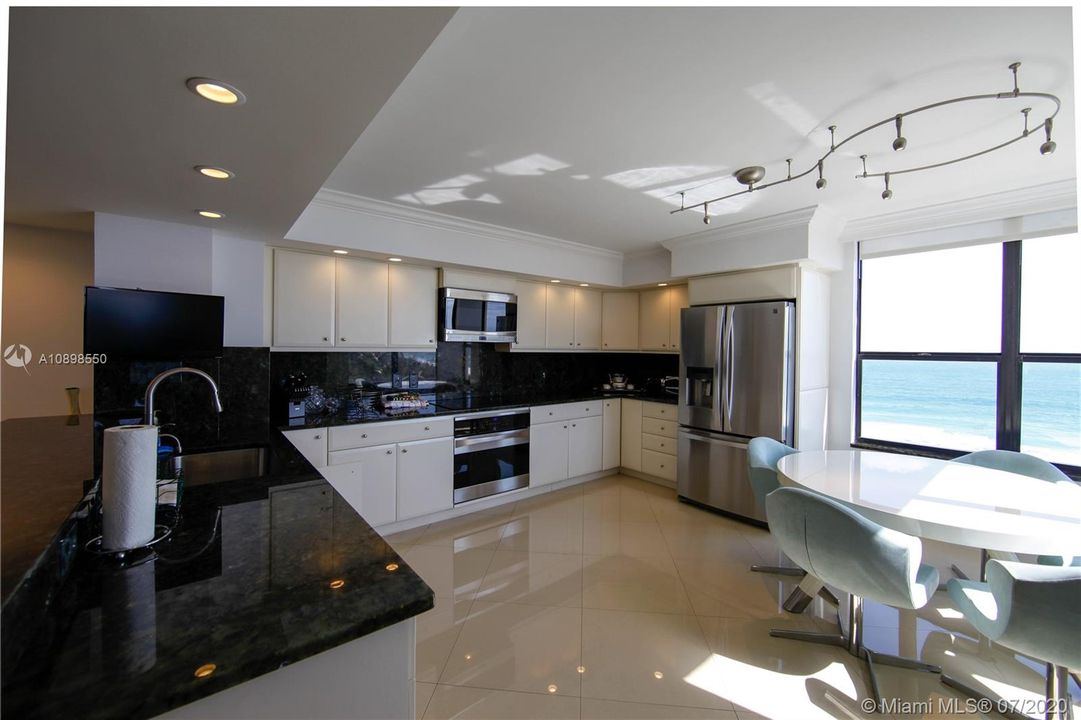 Recently Sold: $1,165,000 (2 beds, 2 baths, 2010 Square Feet)