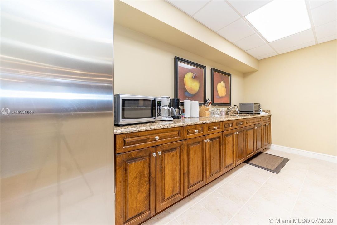 Recently Sold: $1,165,000 (2 beds, 2 baths, 2010 Square Feet)