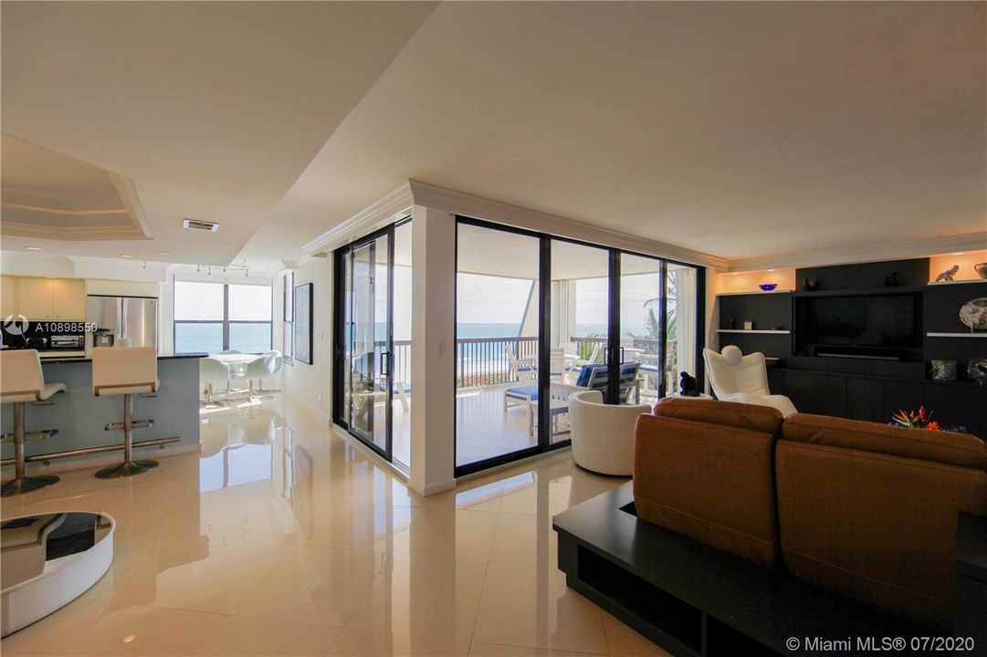 Recently Sold: $1,165,000 (2 beds, 2 baths, 2010 Square Feet)
