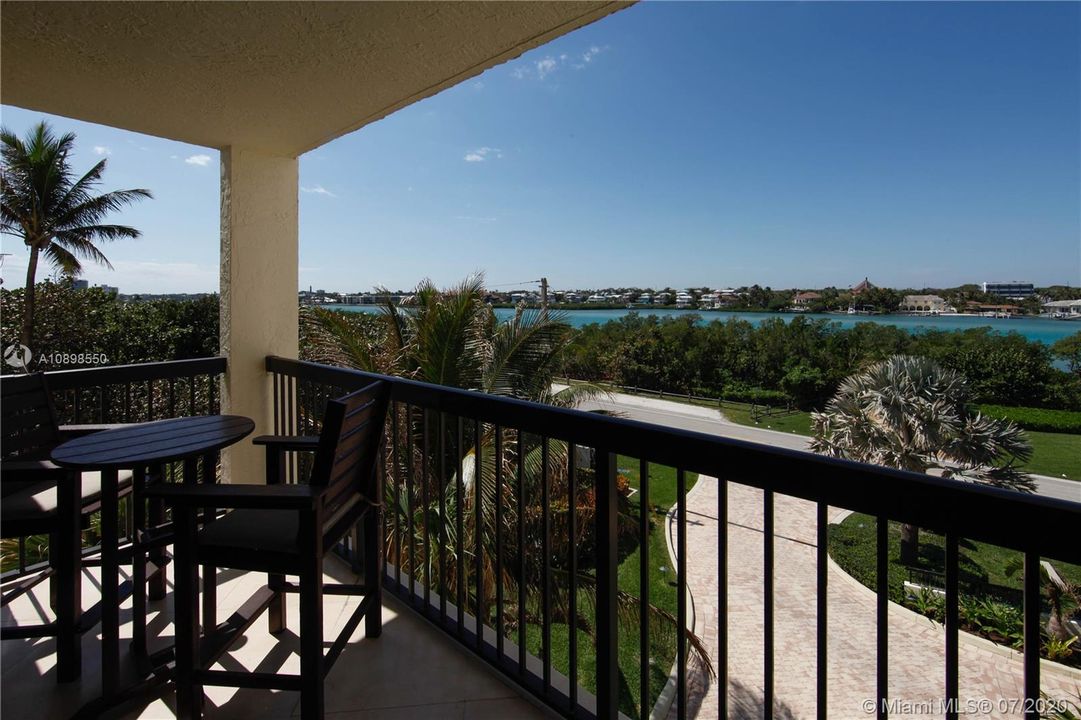 Recently Sold: $1,165,000 (2 beds, 2 baths, 2010 Square Feet)