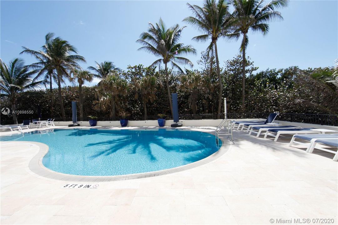 Recently Sold: $1,165,000 (2 beds, 2 baths, 2010 Square Feet)