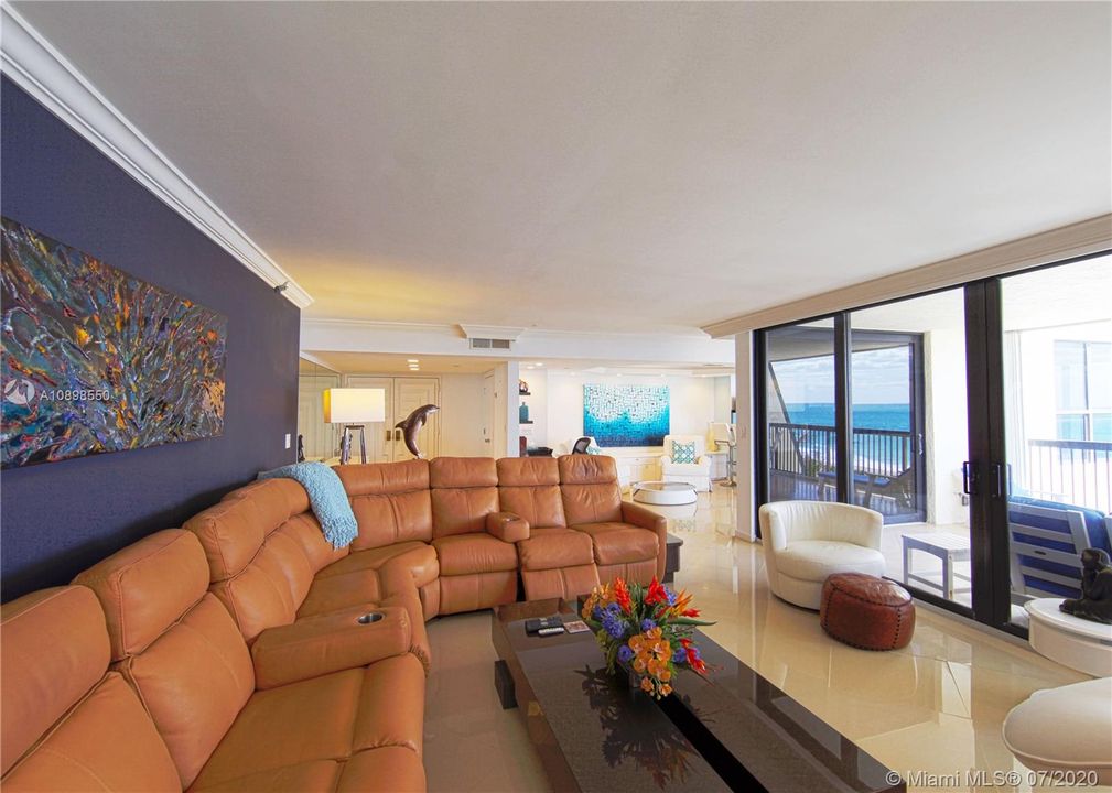 Recently Sold: $1,165,000 (2 beds, 2 baths, 2010 Square Feet)