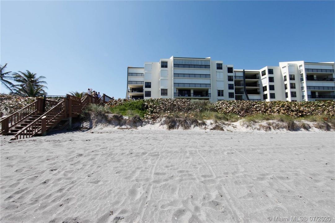 Recently Sold: $1,165,000 (2 beds, 2 baths, 2010 Square Feet)