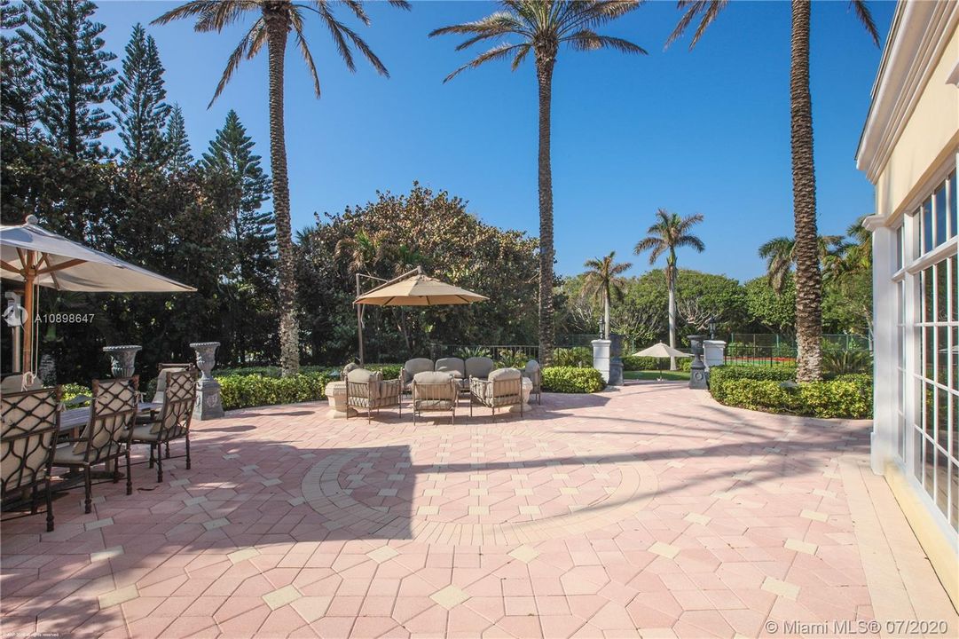 Recently Sold: $13,850,000 (7 beds, 7 baths, 9375 Square Feet)