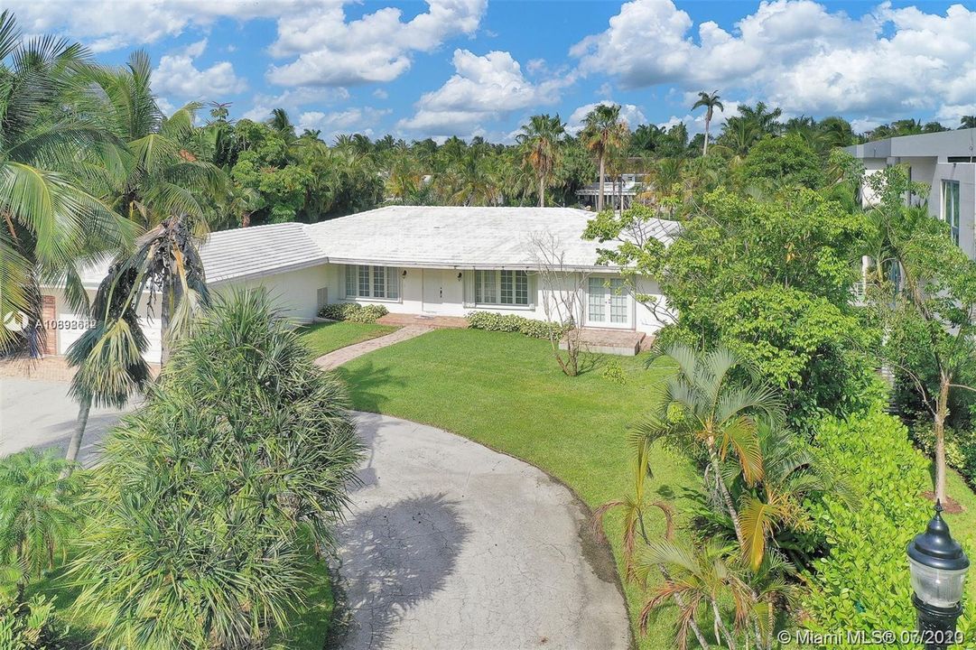 Recently Sold: $3,999,999 (4 beds, 3 baths, 2856 Square Feet)
