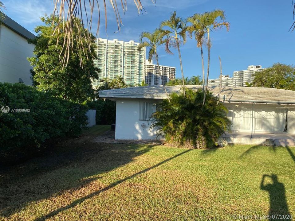 Recently Sold: $3,999,999 (4 beds, 3 baths, 2856 Square Feet)