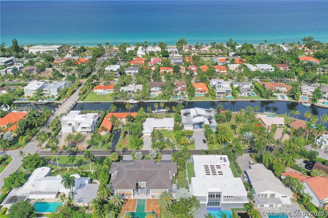 Vendido Recientemente: $3,999,999 (4 camas, 3 baños, 2856 Pies cuadrados)