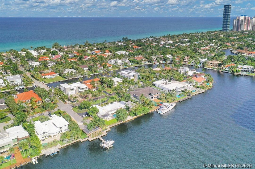 Vendido Recientemente: $3,999,999 (4 camas, 3 baños, 2856 Pies cuadrados)