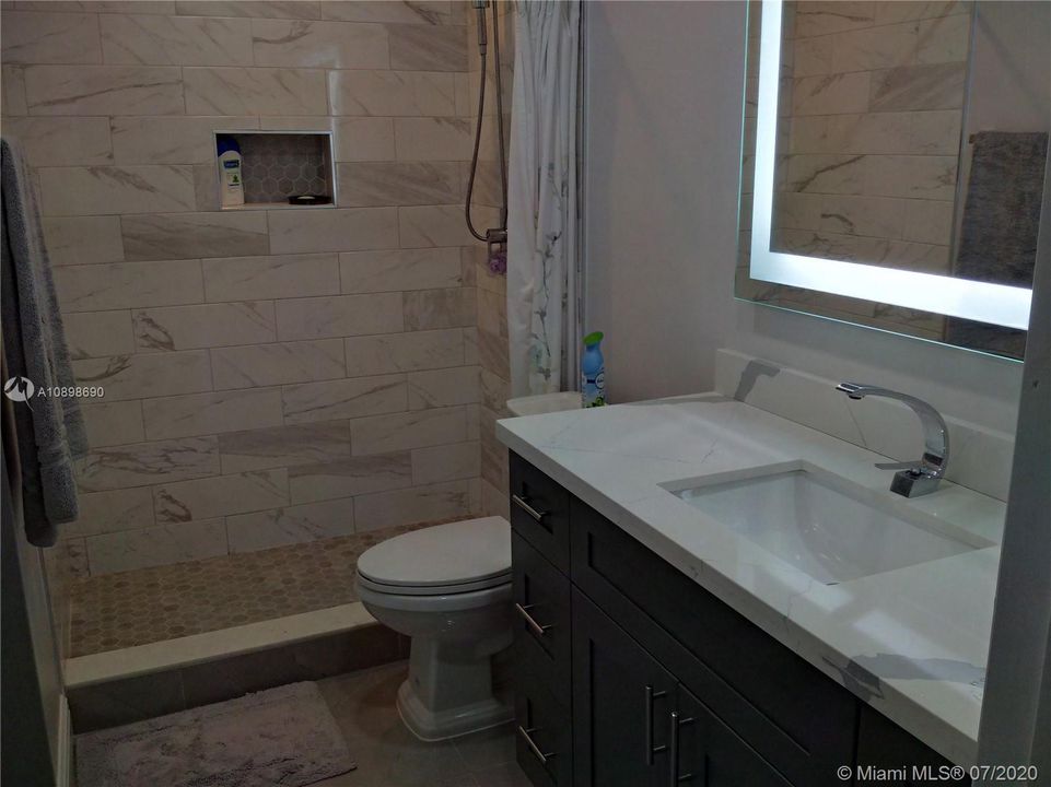 最近售出: $185,000 (2 贝兹, 1 浴室, 1000 平方英尺)