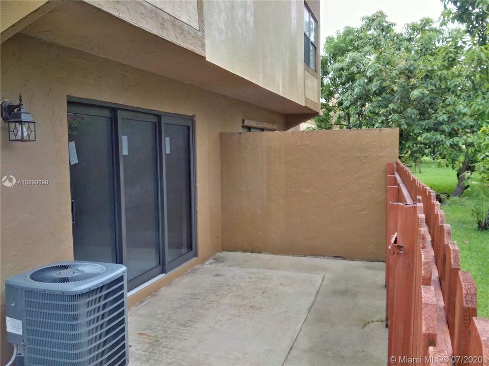 最近售出: $185,000 (2 贝兹, 1 浴室, 1000 平方英尺)